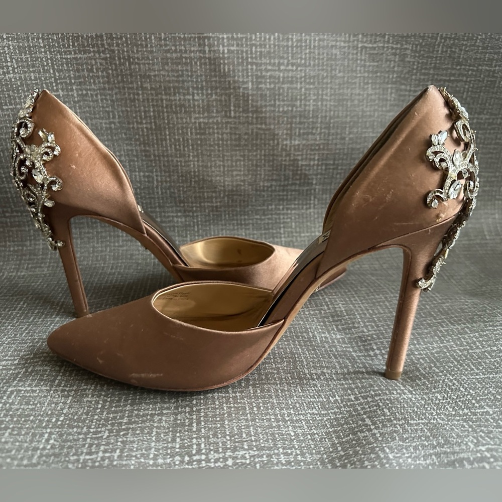 Badgley Mischka Embellished D’Orsay Pointed Toe Pump Satin Heels Rose Gold Sz 9 - Picture 3 of 15